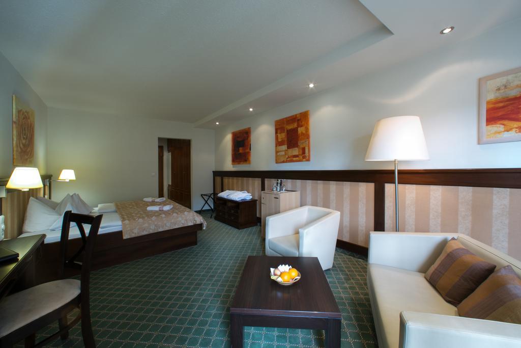 Hotel Hirsch 오버스타우펜 외부 사진